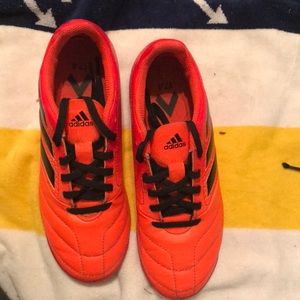 Indoor soccer shoes kids size 4